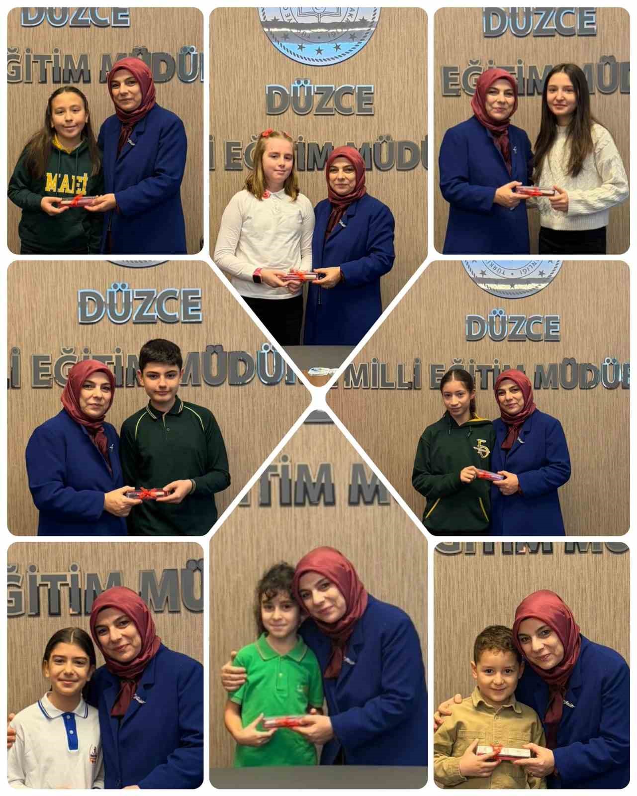 Ödüllerini aldılar
