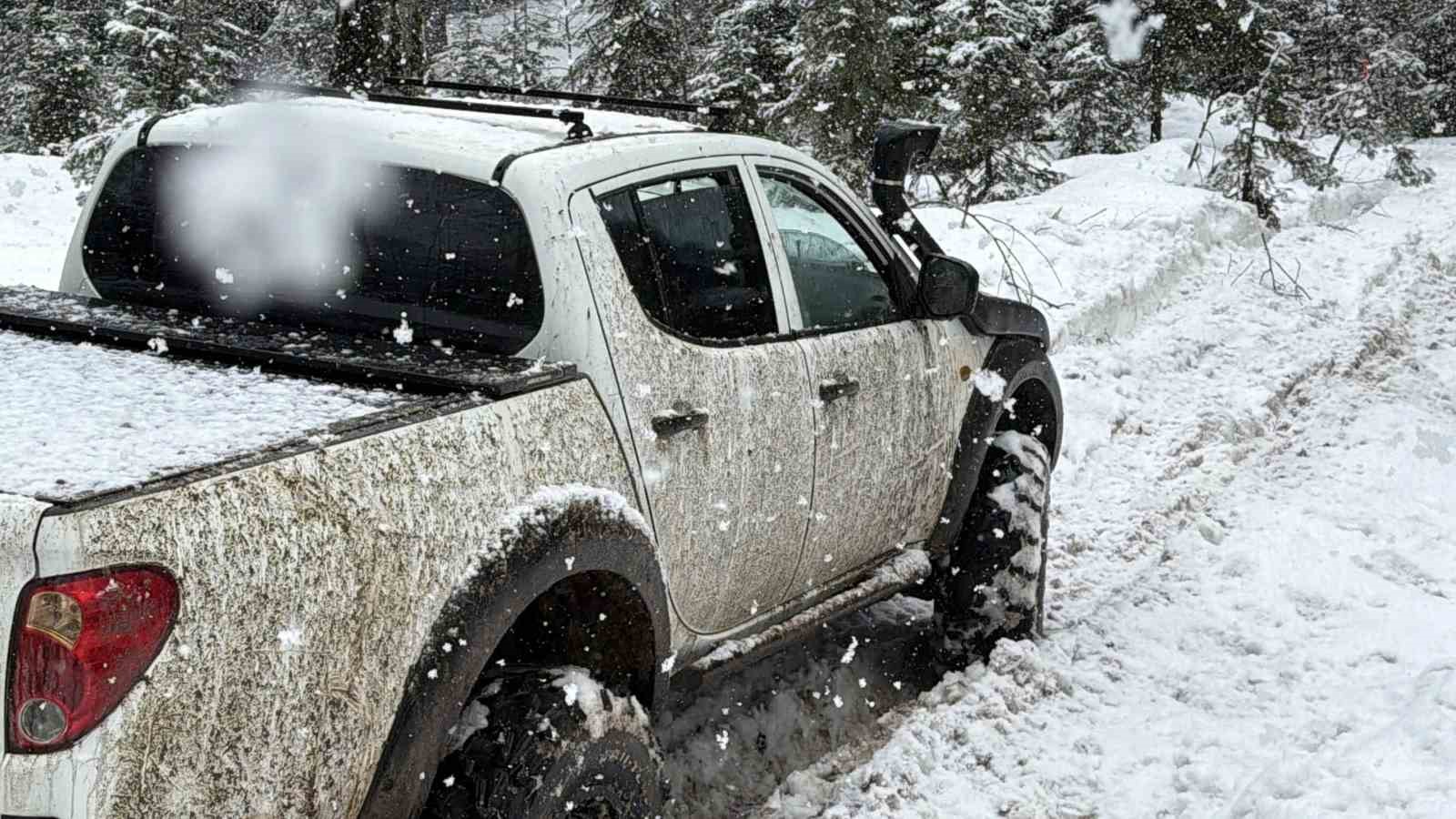 Off-Road tutkunları karla buluştu
