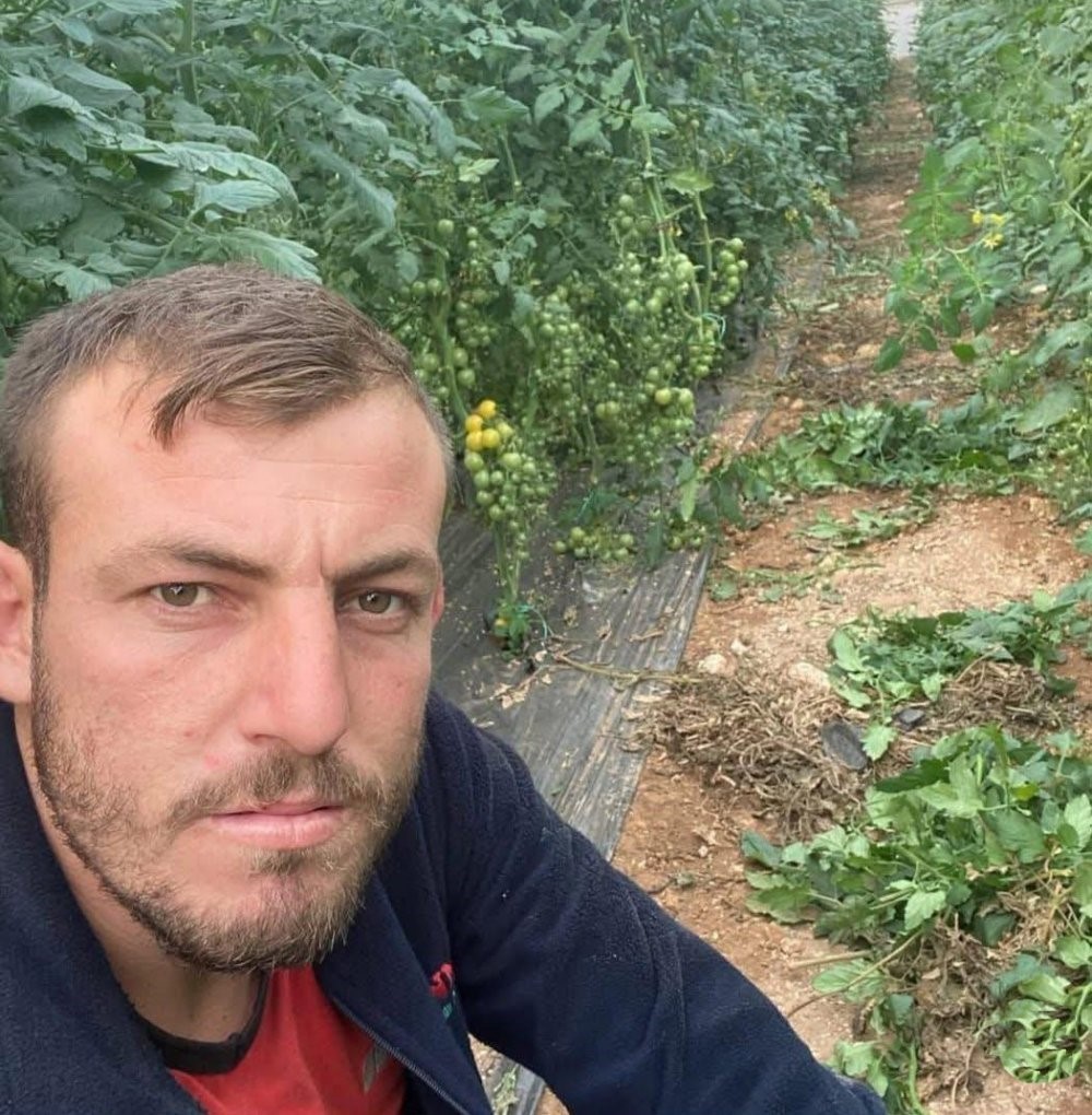 Oğlu öldürülen anne mahkemeden keşif istedi: "Yıkanırken gördüm, boynunda tırnak izleri vardı, adli tıp raporunda çıkmadı"
