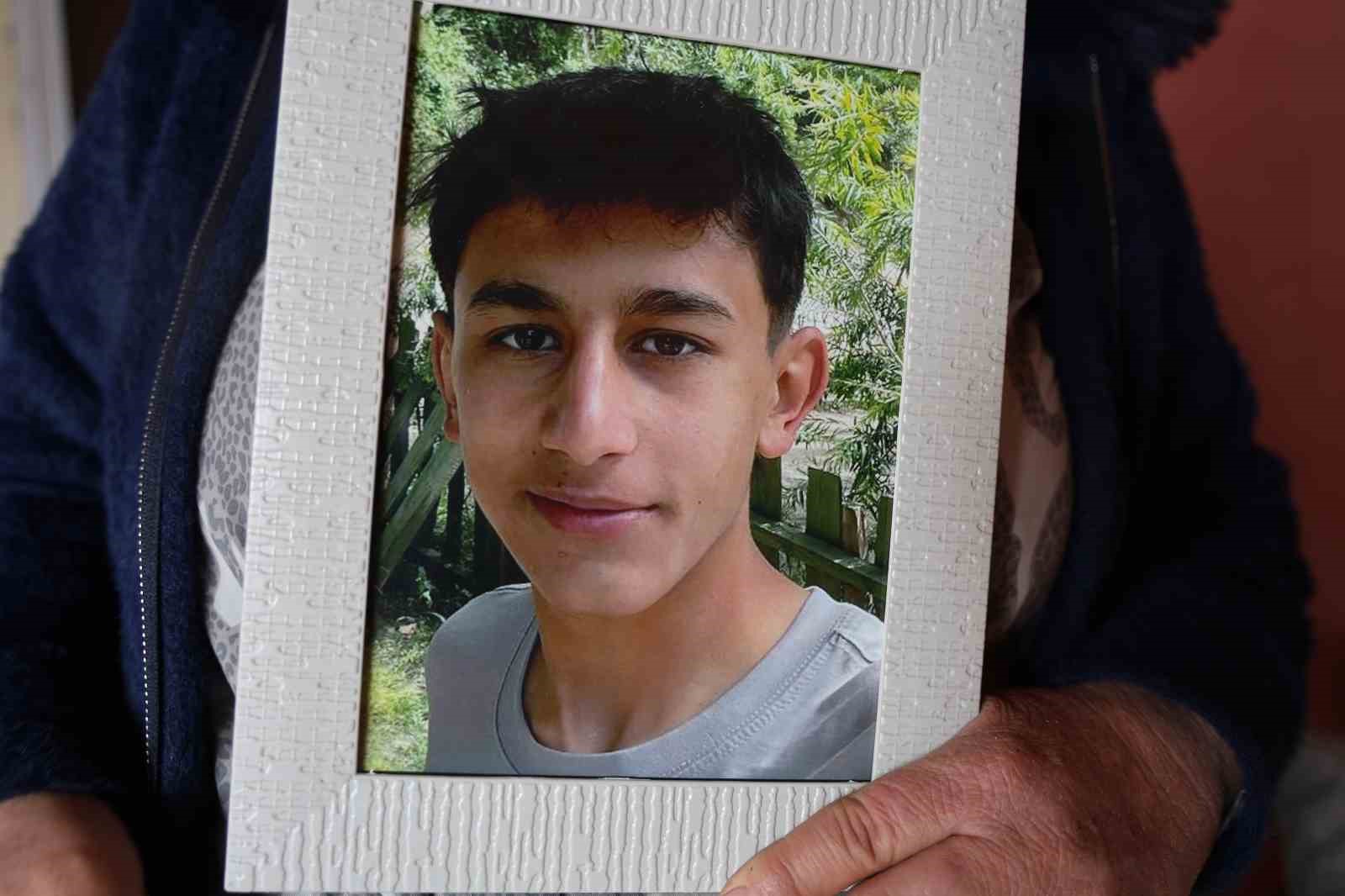 Oğlunu av kazasında kaybeden anne: "18 yaş altı bir çocuk eline tüfek alabiliyorsa bunun cezası olmalı"
Oğlunu av kazasında kaybeden anne: "18 yaş altı bir çocuk eline tüfek alabiliyorsa bunun cezası olmalı"