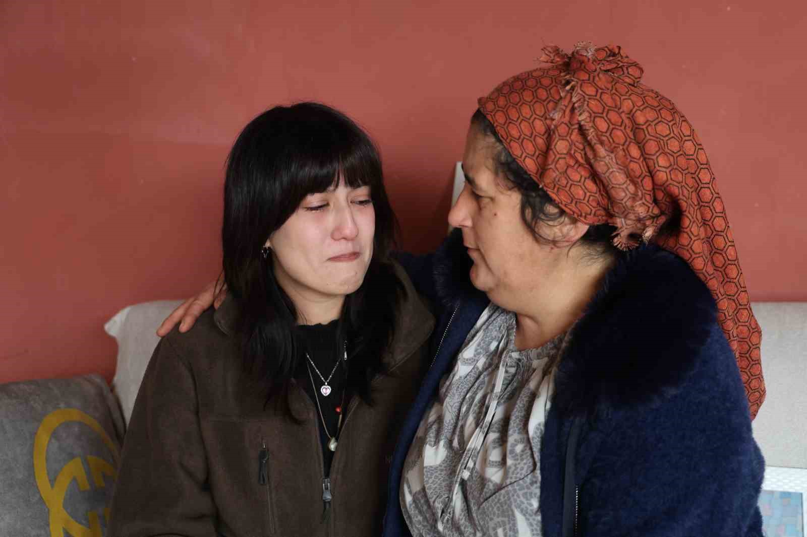 Oğlunu av kazasında kaybeden anne: "18 yaş altı bir çocuk eline tüfek alabiliyorsa bunun cezası olmalı"
Oğlunu av kazasında kaybeden anne: "18 yaş altı bir çocuk eline tüfek alabiliyorsa bunun cezası olmalı"