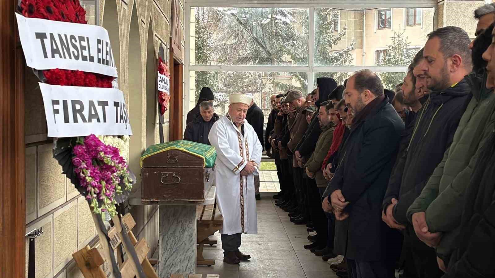Oğlunun acısına yüreği dayanamayan anne son yolculuğuna uğurlandı
