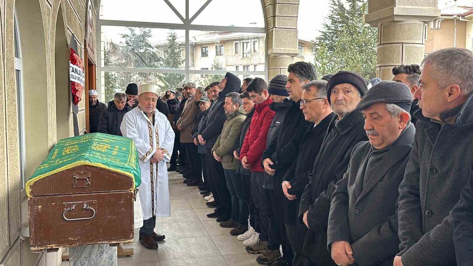 Oğlunun acısına yüreği dayanamayan anne son yolculuğuna uğurlandı
