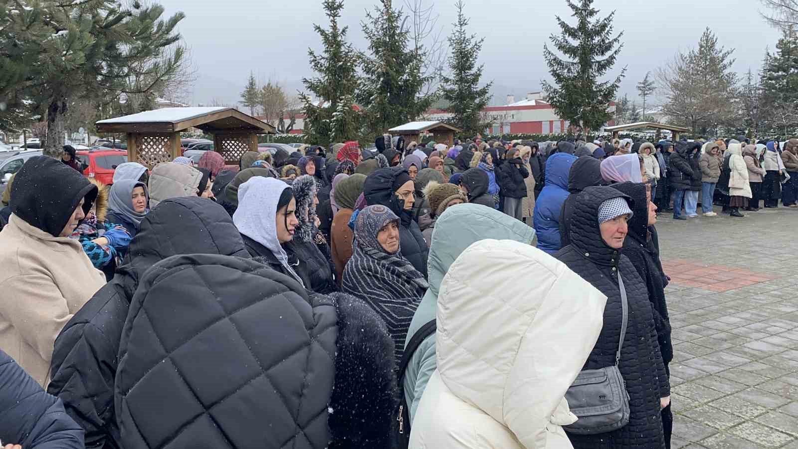 Oğlunun acısına yüreği dayanamayan anne son yolculuğuna uğurlandı
