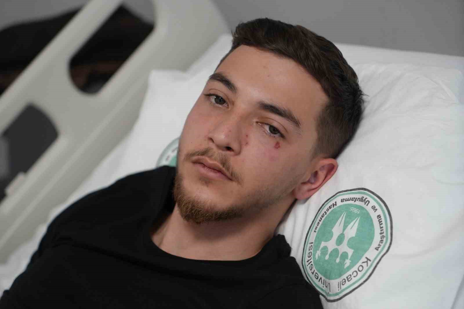 Oğlunun gözü önünde anneyi öldüresiye dövdüler: "’Küfür etmeyin’ dedik diye bu hale geldim"
Oğlunun gözü önünde anneyi öldüresiye dövdüler: "’Küfür etmeyin’ dedik diye bu hale geldim"