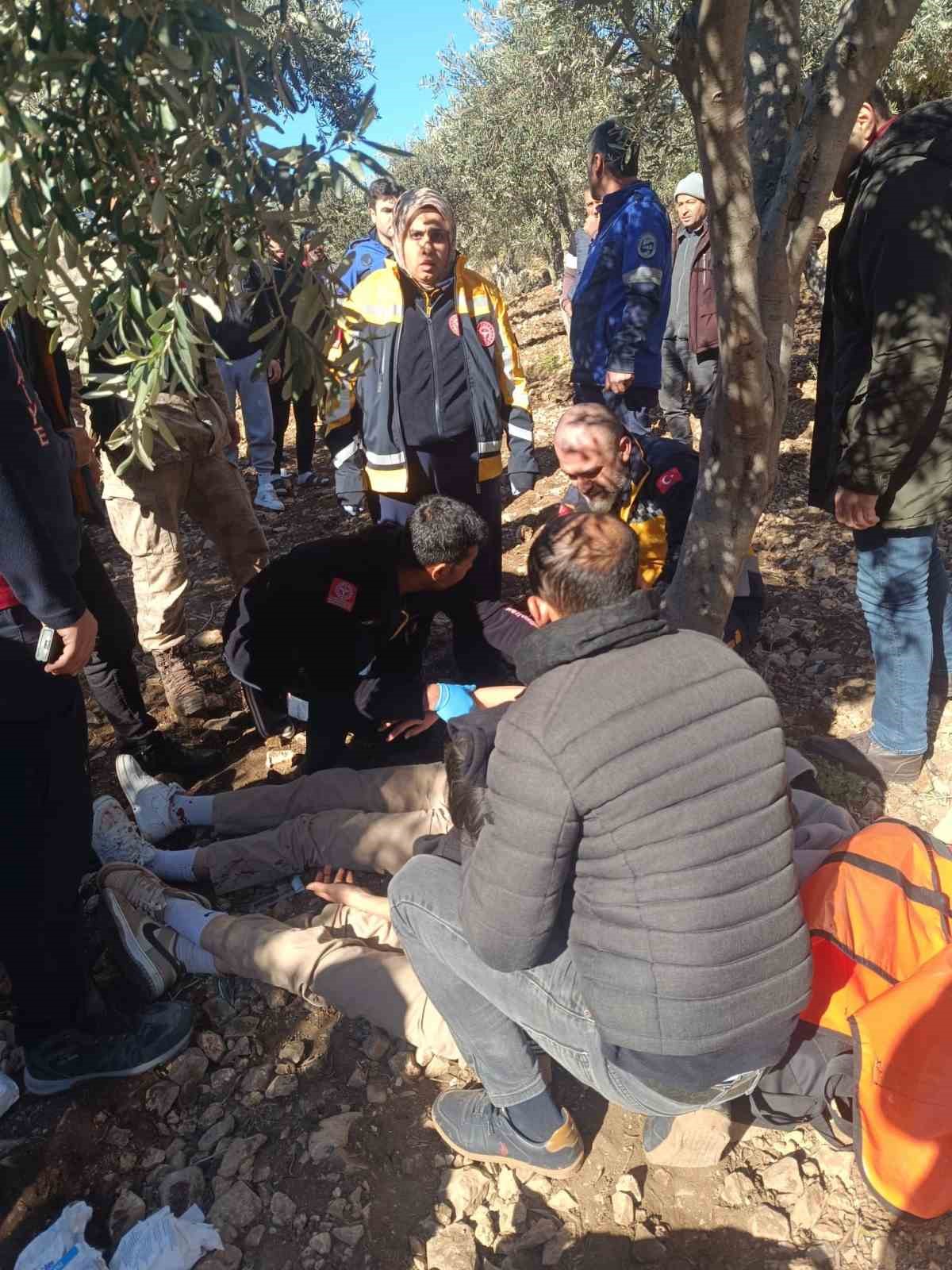 Öğrenci servisi zeytinliğe uçtu: 5 yaralı
