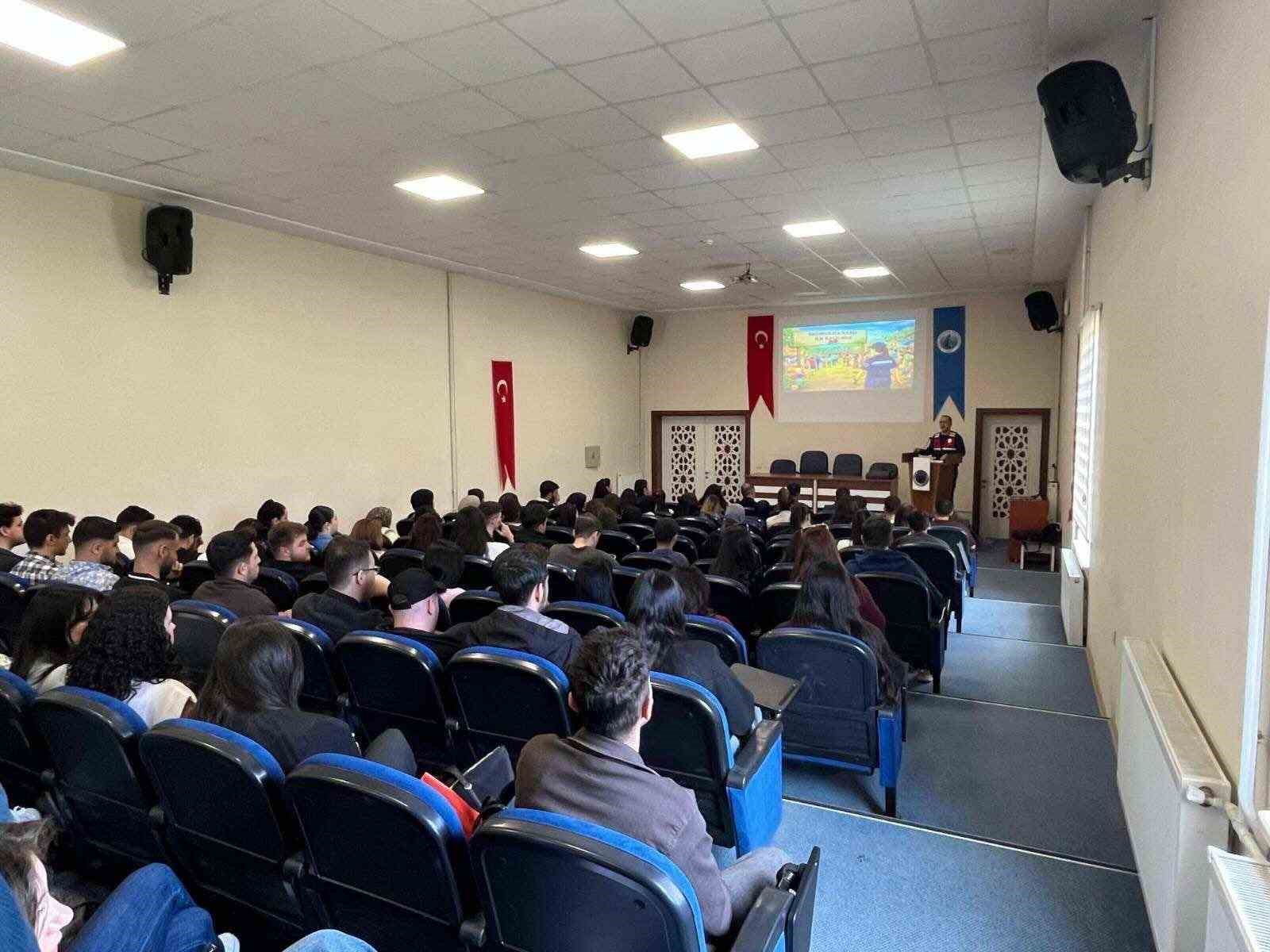 Öğrenci ve öğretmenlere bağımlılıkla mücadele eğitimi
