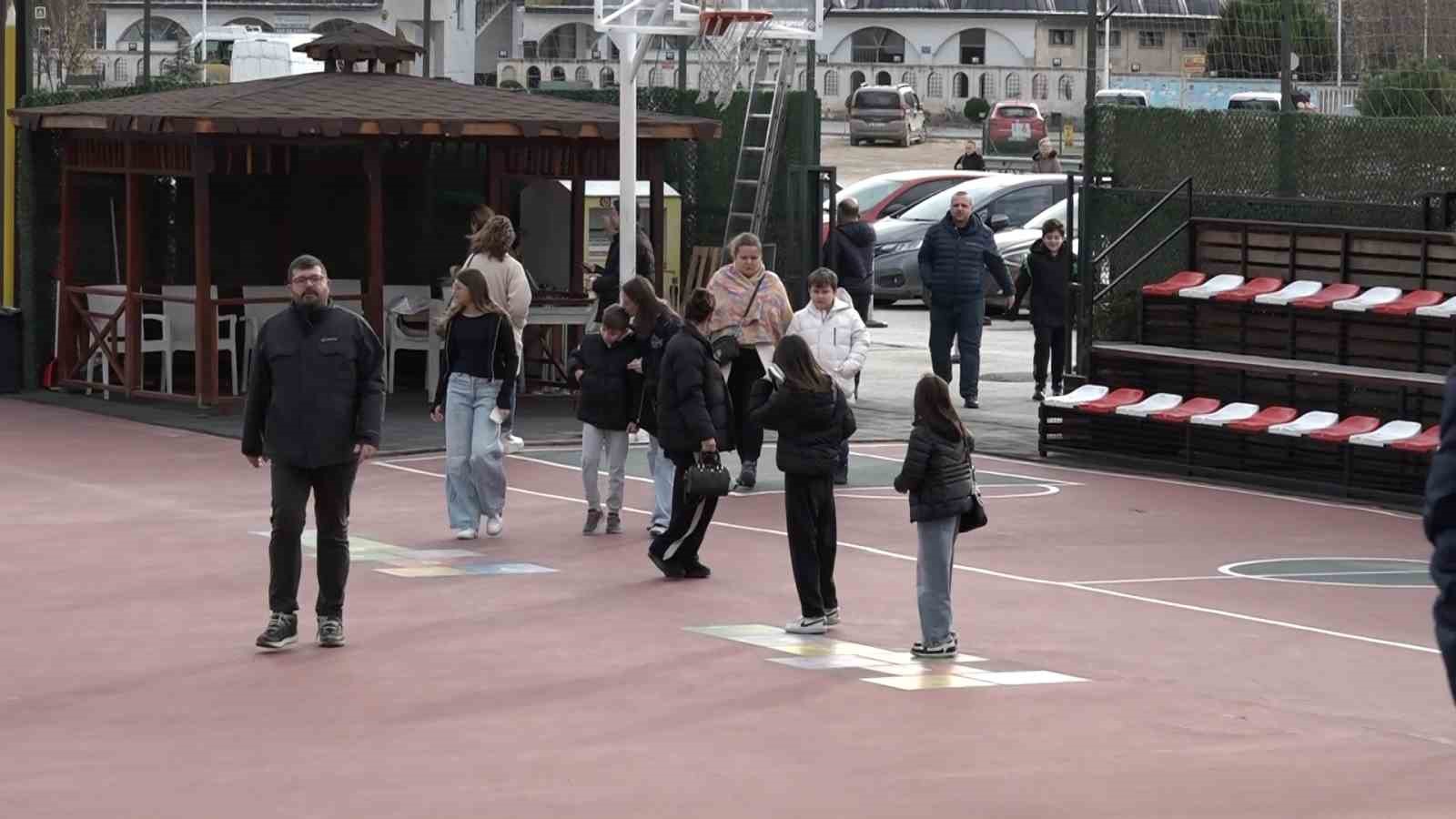 Öğrenci ve velileri sınav heyecanı sardı
Öğrenci ve velileri sınav heyecanı sardı