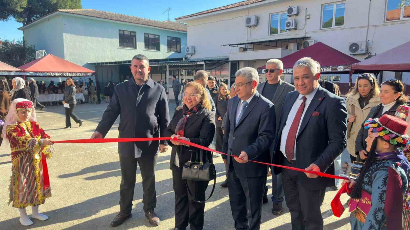 Öğrenciler ’ailenin önemine’ oyuncaklarla dikkat çekti
