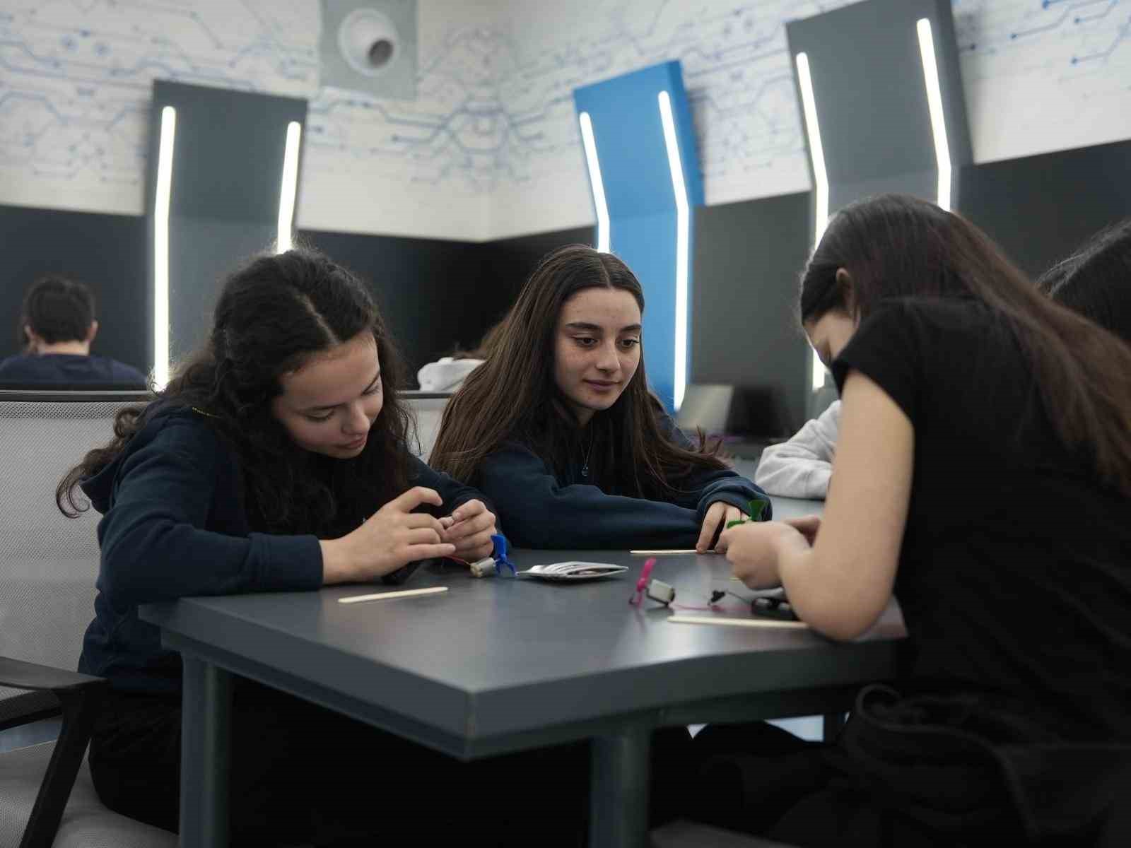 Öğrenciler akademisyenlerle buluştu
