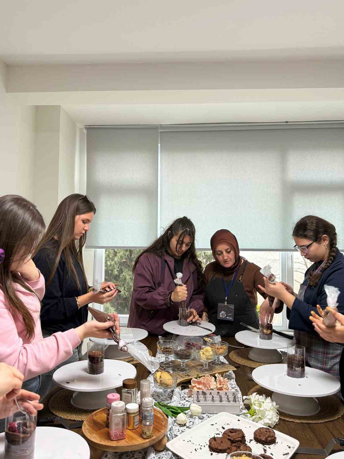 Öğrenciler ara tatilde SAMEK atölyelerinde buluştu
