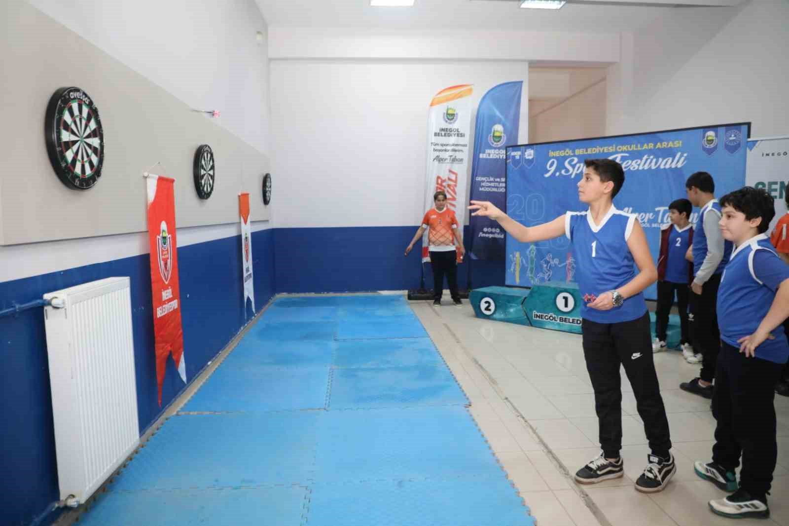 Öğrenciler dart turnuvasında kıyasıya mücadele etti
