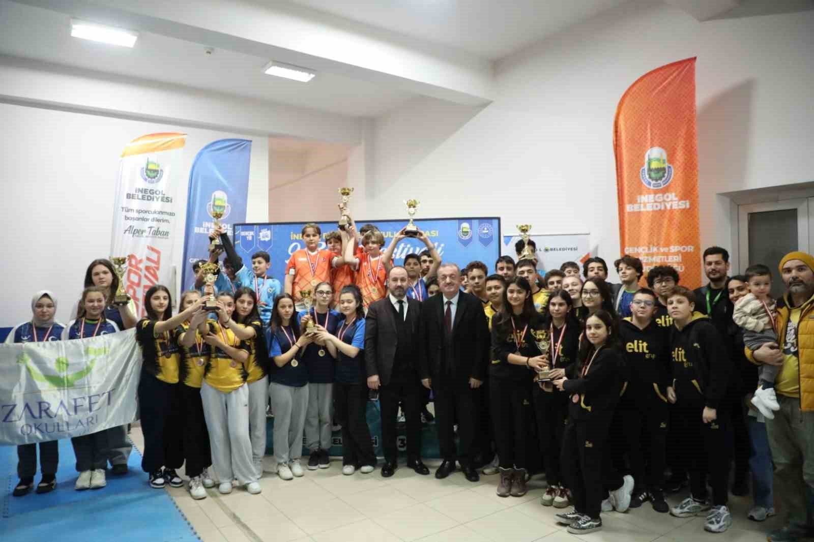 Öğrenciler dart turnuvasında kıyasıya mücadele etti
