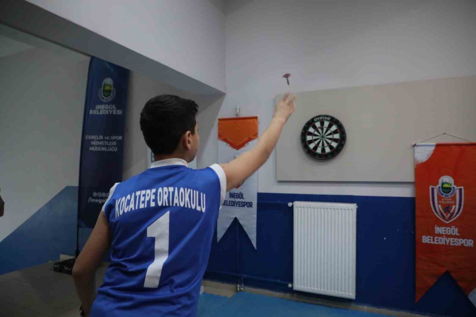 Öğrenciler dart turnuvasında kıyasıya mücadele etti
