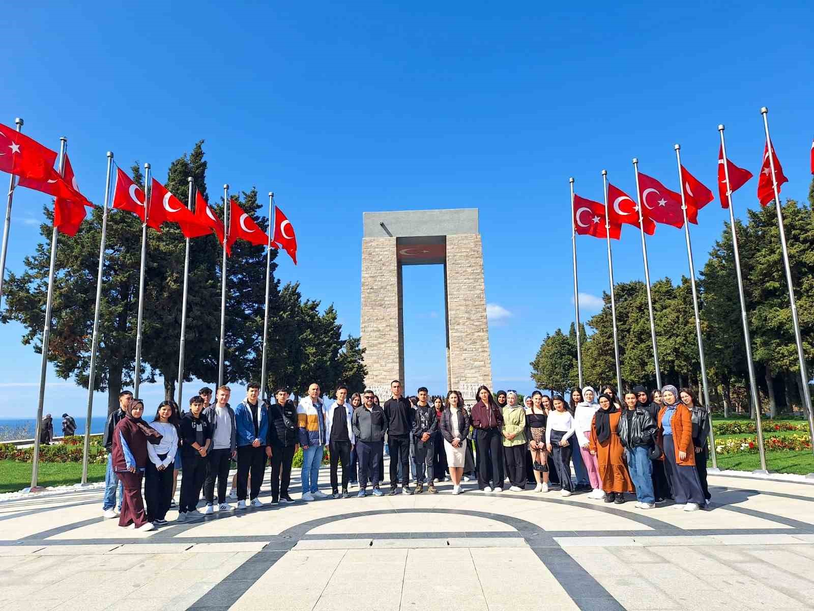 Öğrenciler Denizli’den tarihe yolculuk yaptı
Öğrenciler Denizli’den tarihe yolculuk yaptı