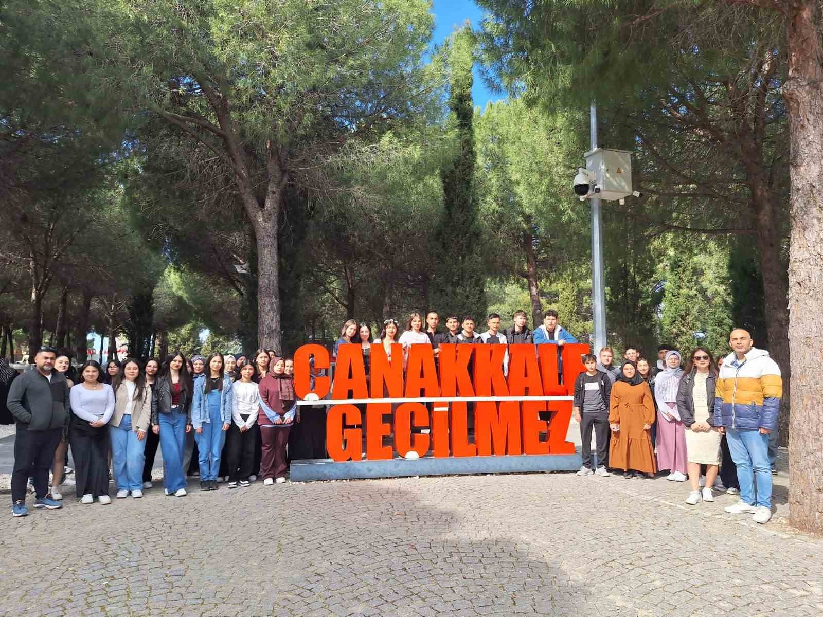 Öğrenciler Denizli’den tarihe yolculuk yaptı
Öğrenciler Denizli’den tarihe yolculuk yaptı