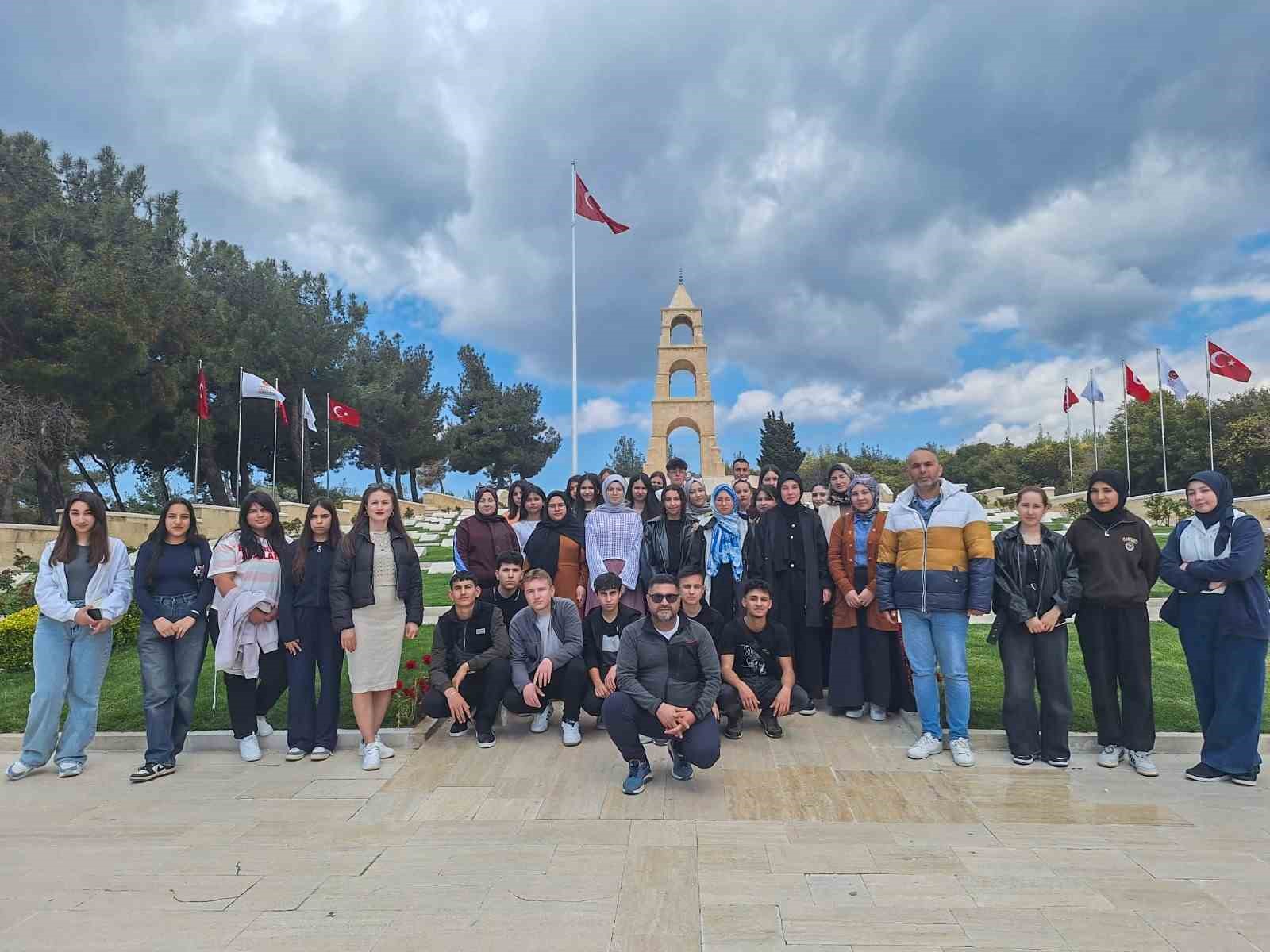 Öğrenciler Denizli’den tarihe yolculuk yaptı
Öğrenciler Denizli’den tarihe yolculuk yaptı