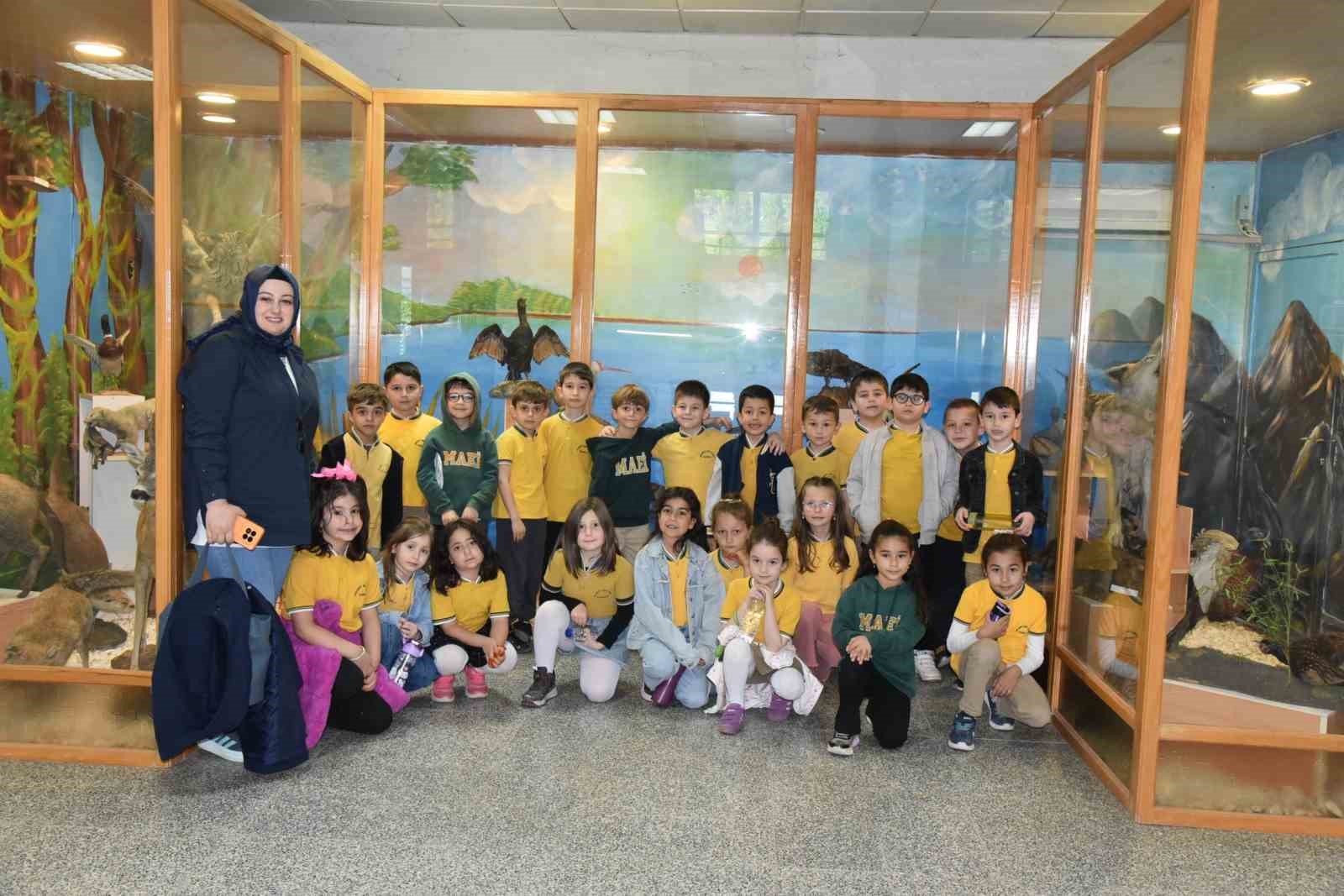 Öğrenciler dondurulmuş hayvan müzesini yakından inceledi

