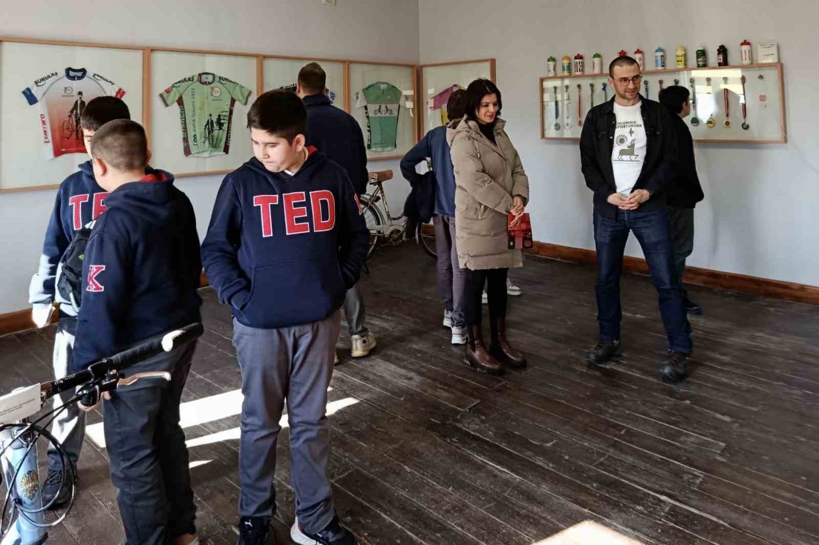 Öğrenciler Ertan Ayçetin bisikletevi’nde Mysia yolları’nı tanıdı
