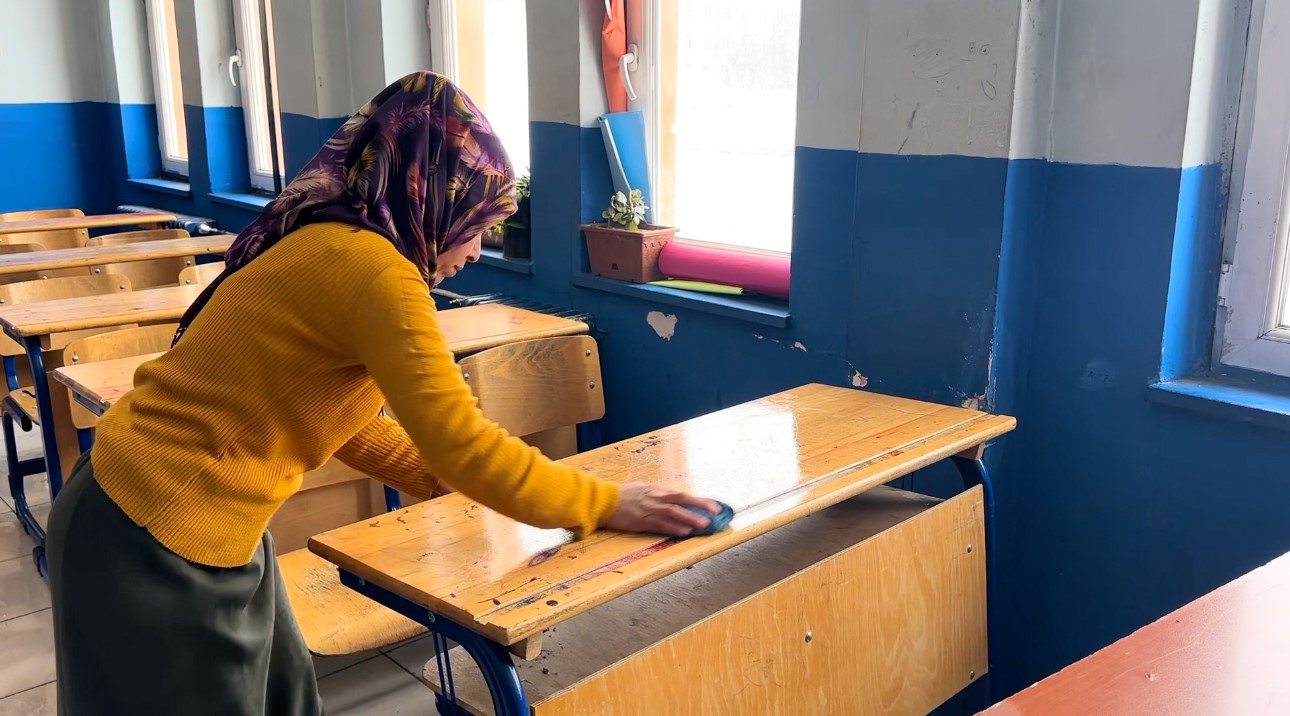 Öğrenciler gelmeden hijyen seferberliği: Yüksekova ikinci döneme hazır
Öğrenciler gelmeden hijyen seferberliği: Yüksekova ikinci döneme hazır