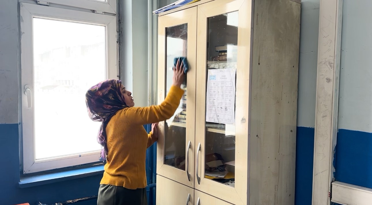 Öğrenciler gelmeden hijyen seferberliği: Yüksekova ikinci döneme hazır
Öğrenciler gelmeden hijyen seferberliği: Yüksekova ikinci döneme hazır