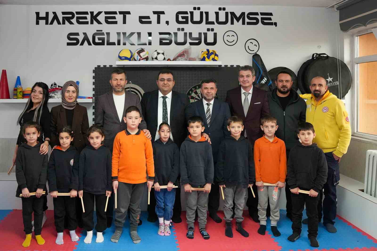 Öğrenciler modern mini spor salonuna kavuştu
