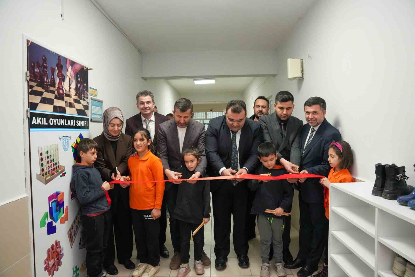 Öğrenciler modern mini spor salonuna kavuştu
