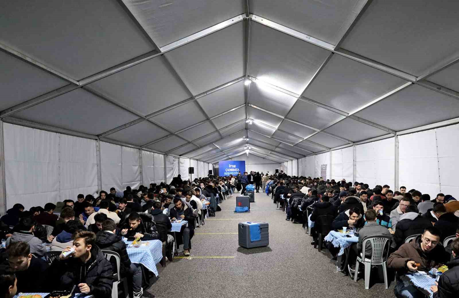 Öğrenciler ve ihtiyaç sahipleri için dev kazanlar kaynıyor
