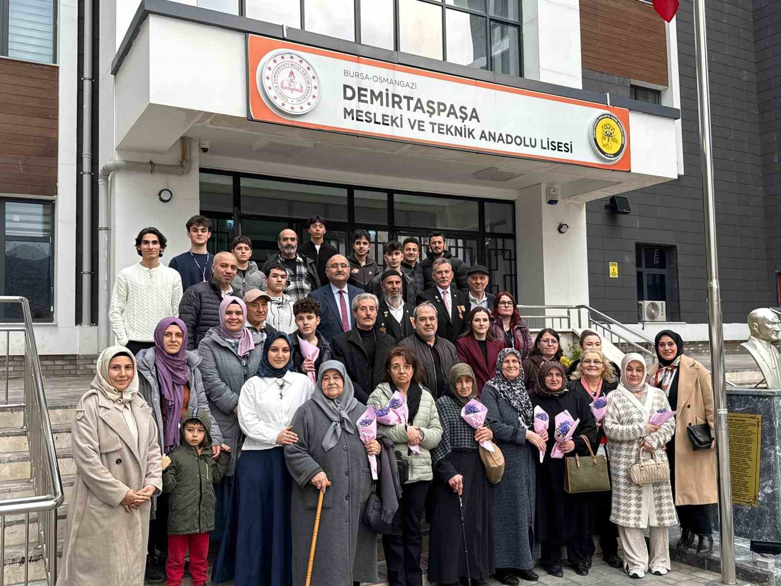 Öğrenciler ve şehit aileleri aynı sofrada buluştu
