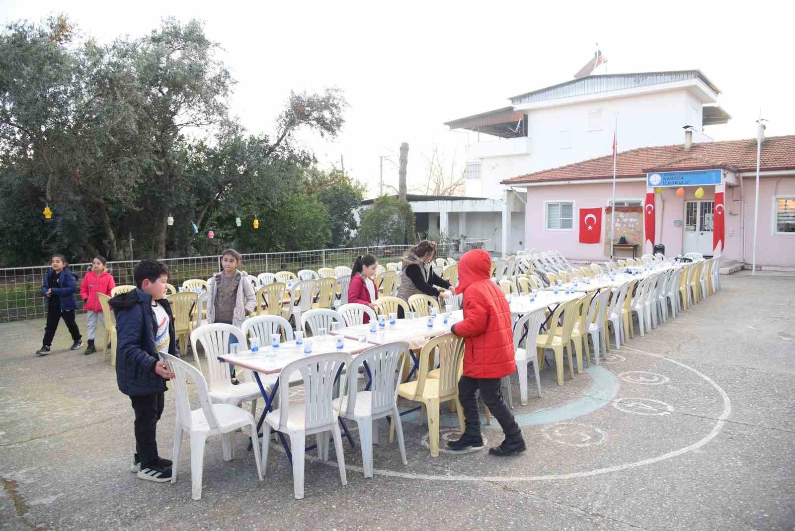 Öğrenciler, velileri ile iftarda buluştu
