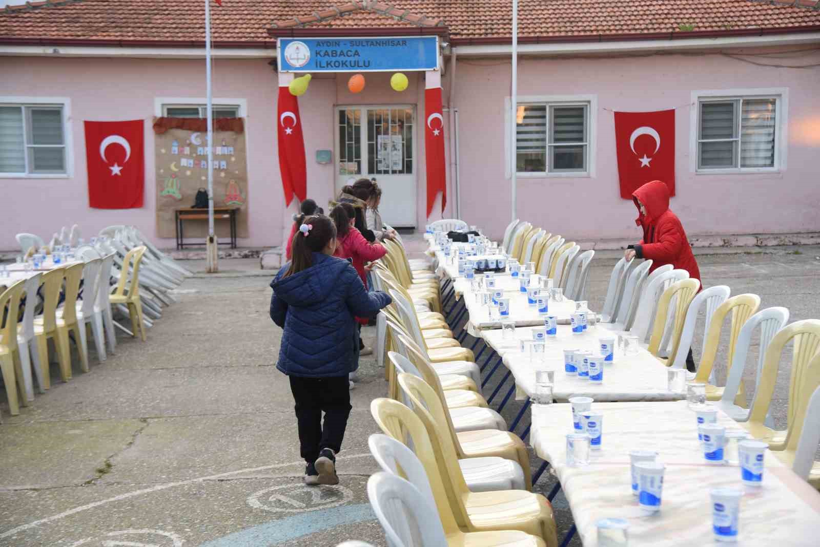 Öğrenciler, velileri ile iftarda buluştu

