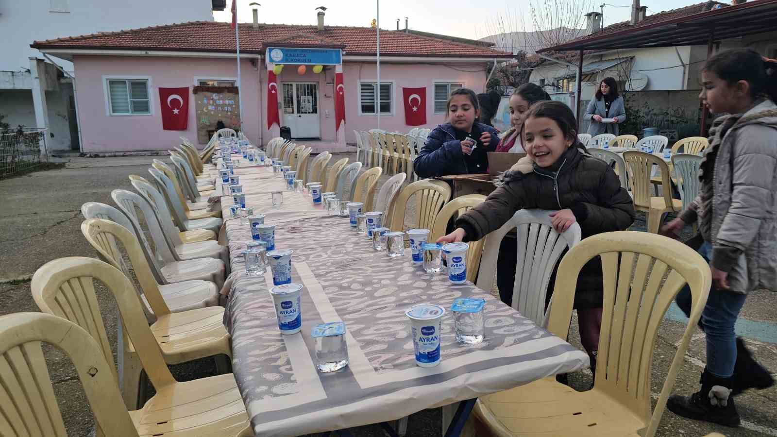 Öğrenciler, velileri ile iftarda buluştu
