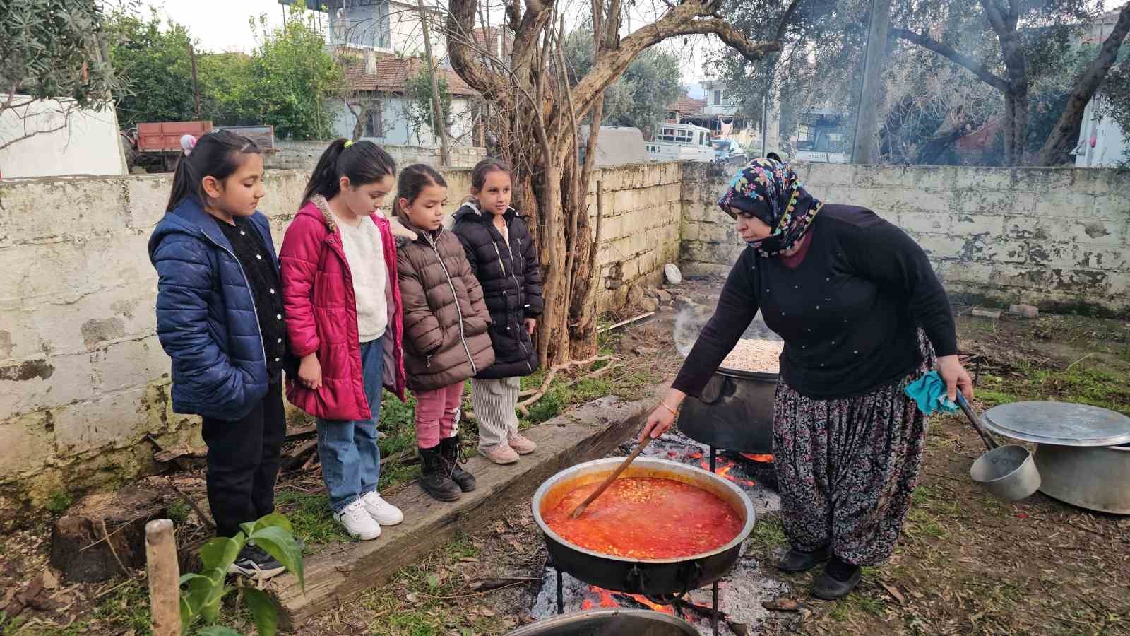 Öğrenciler, velileri ile iftarda buluştu
