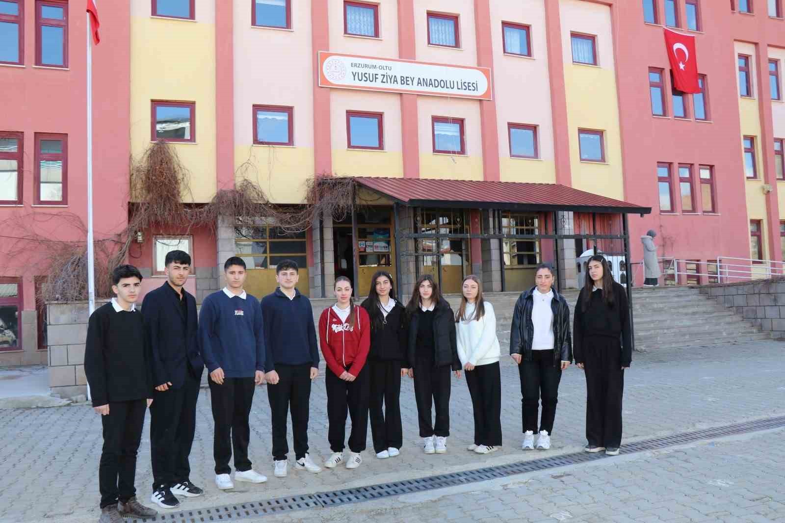 Öğrenciler, ’zimem defteri’ geleneğiyle borçları ödedi
Öğrenciler, ’zimem defteri’ geleneğiyle borçları ödedi