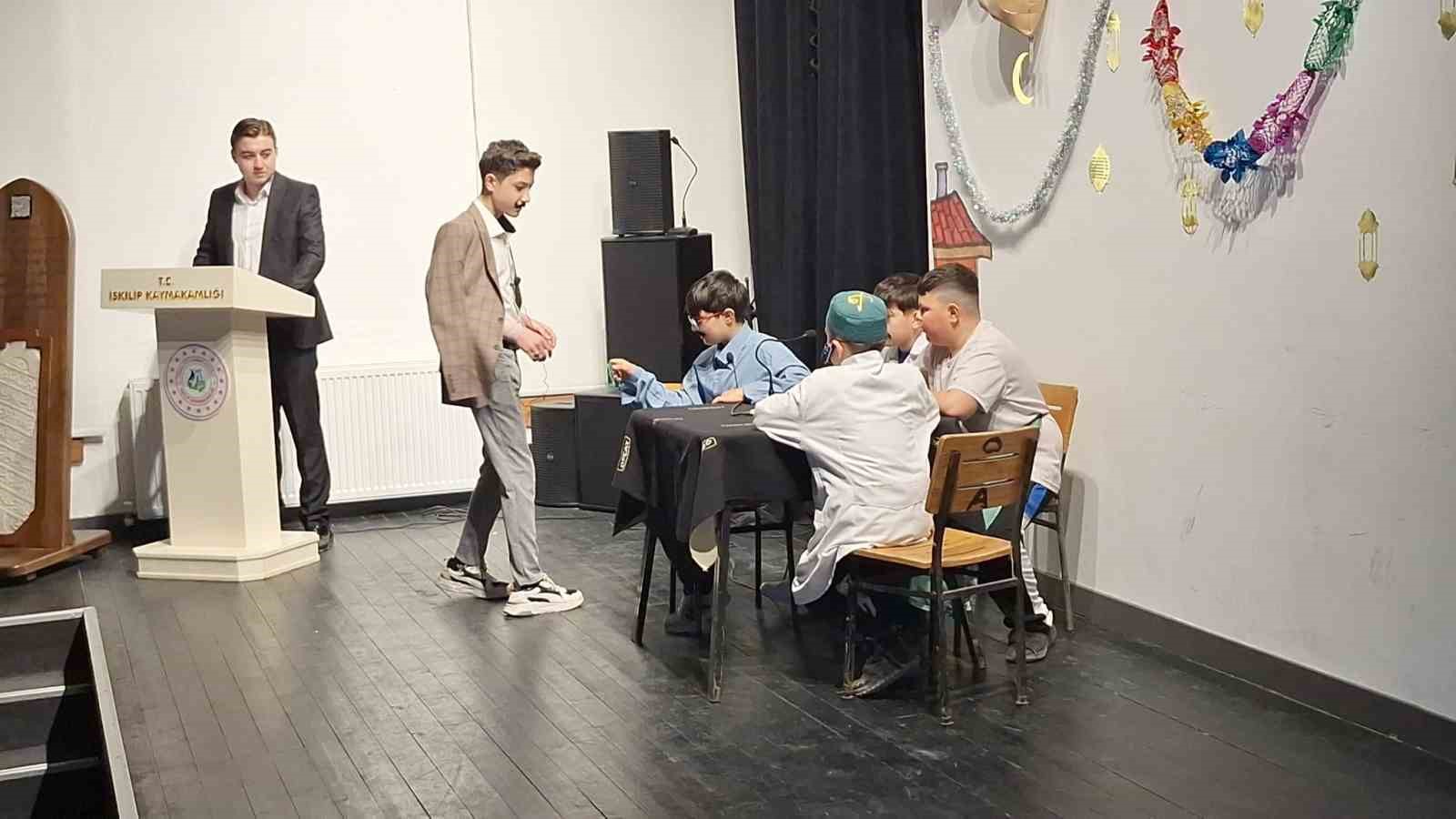 Öğrencilerden Ramazan’a özel tiyatro gösterisi
