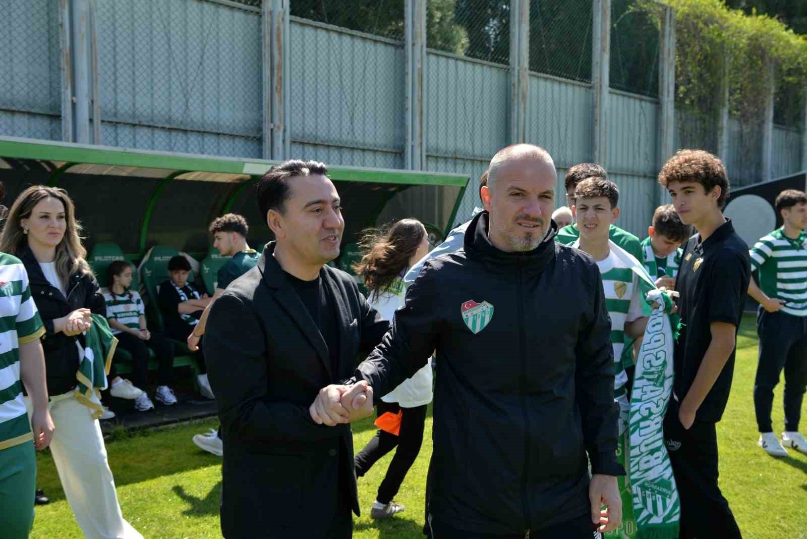 Öğrencilerden şampiyonu ziyaret
