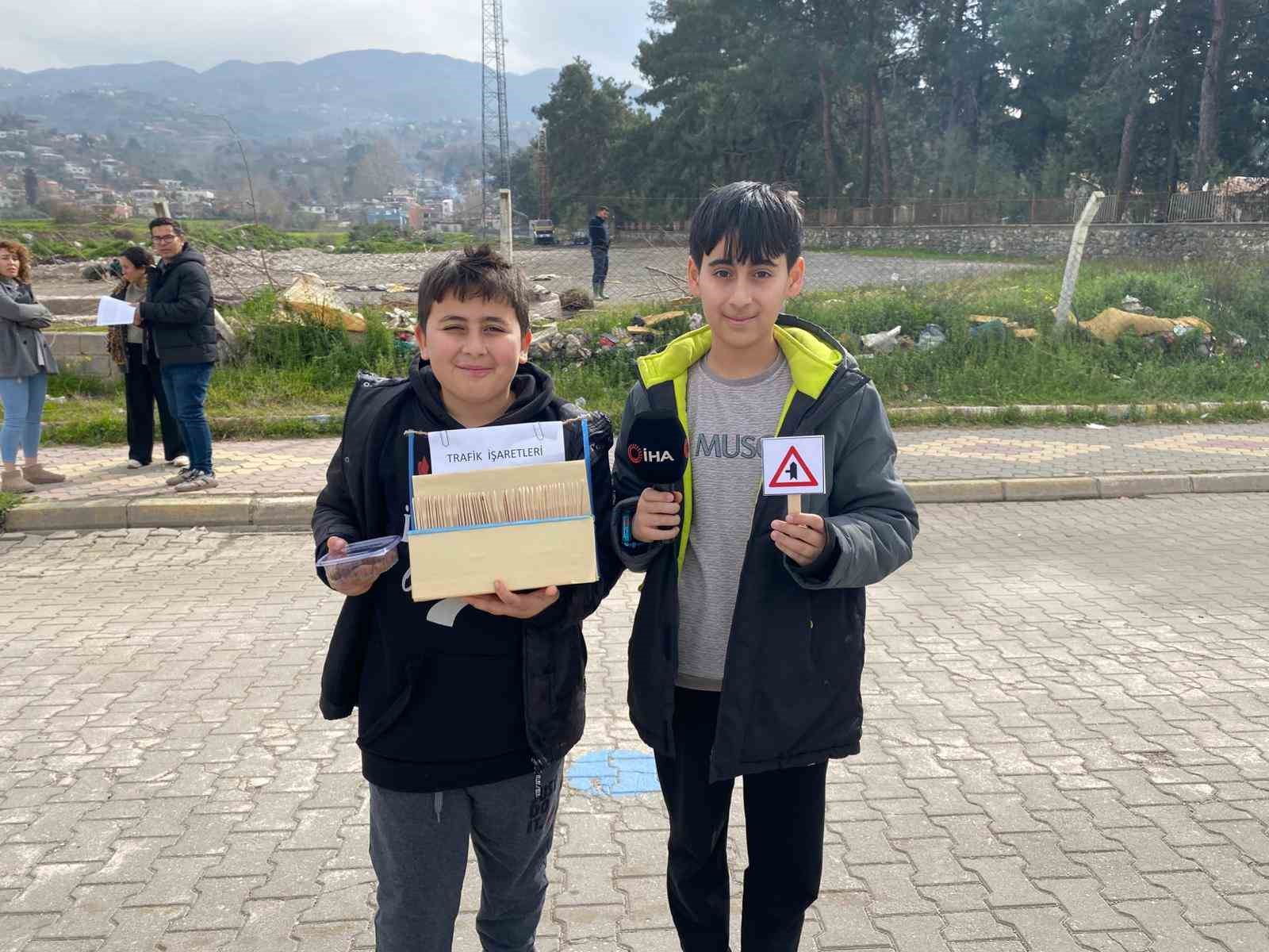 Öğrencilerden sürücülere hem sınav hem ikram
