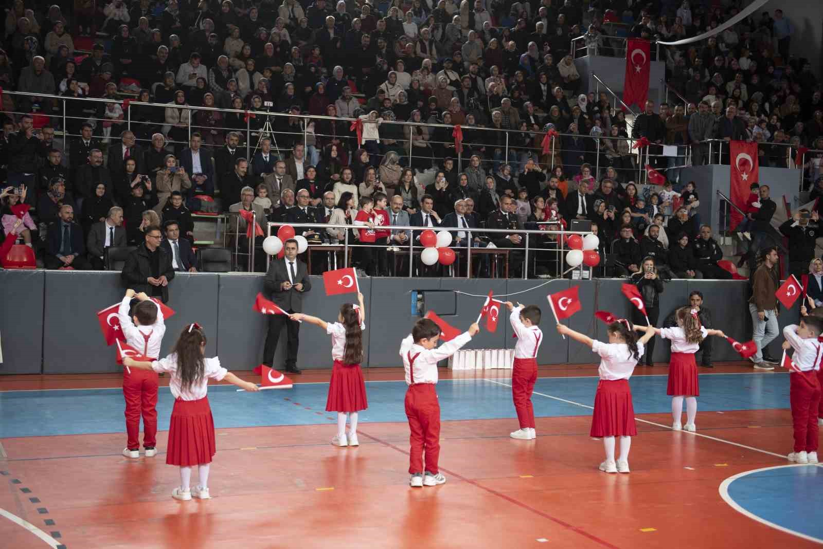 Öğrencilere 23 Nisan’da döner ikramı
