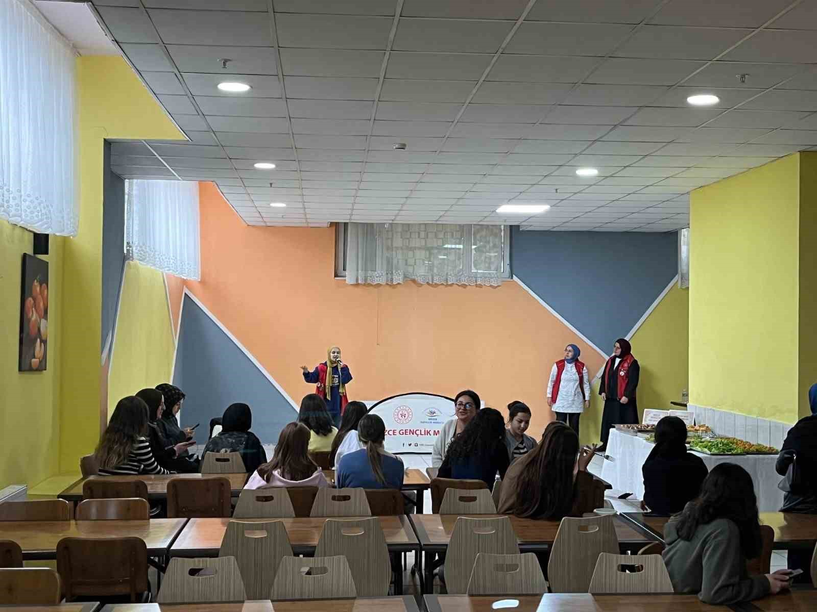 Öğrencilere gençlik merkezinin faaliyetleri tanıtıldı
