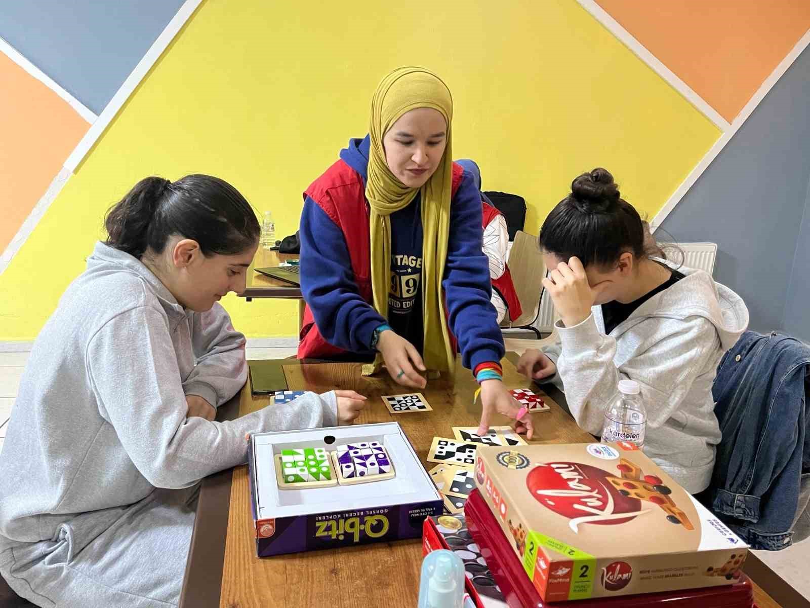 Öğrencilere gençlik merkezinin faaliyetleri tanıtıldı
