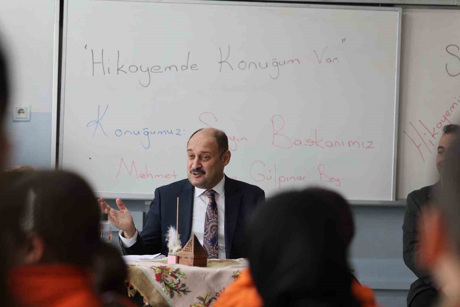 Öğrencilere kendi hikayesini anlattı
