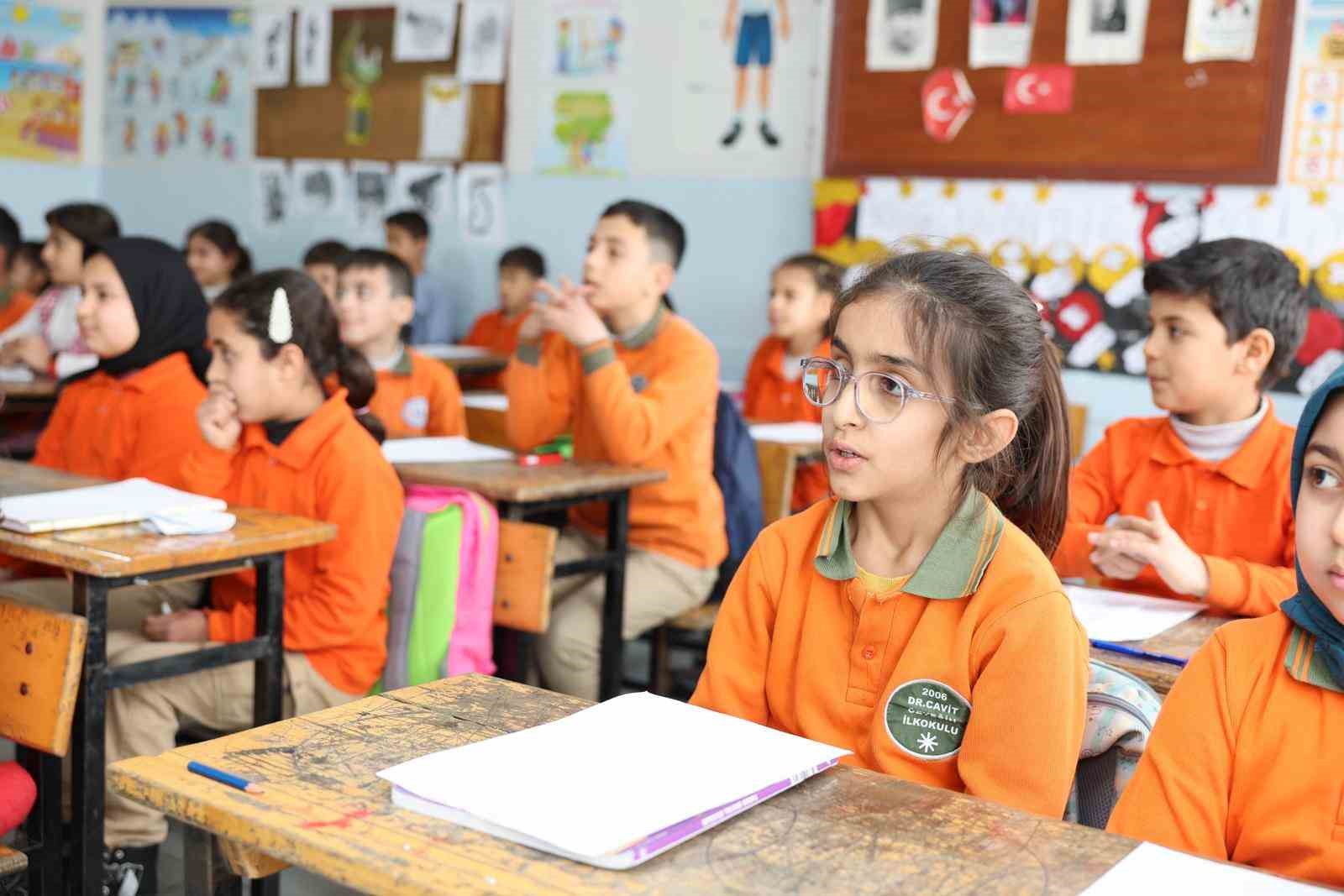 Öğrencilere kendi hikayesini anlattı
