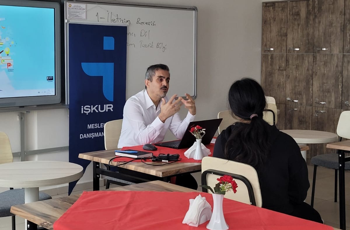 Öğrencilere meslek seçiminin önemi anlatıldı
