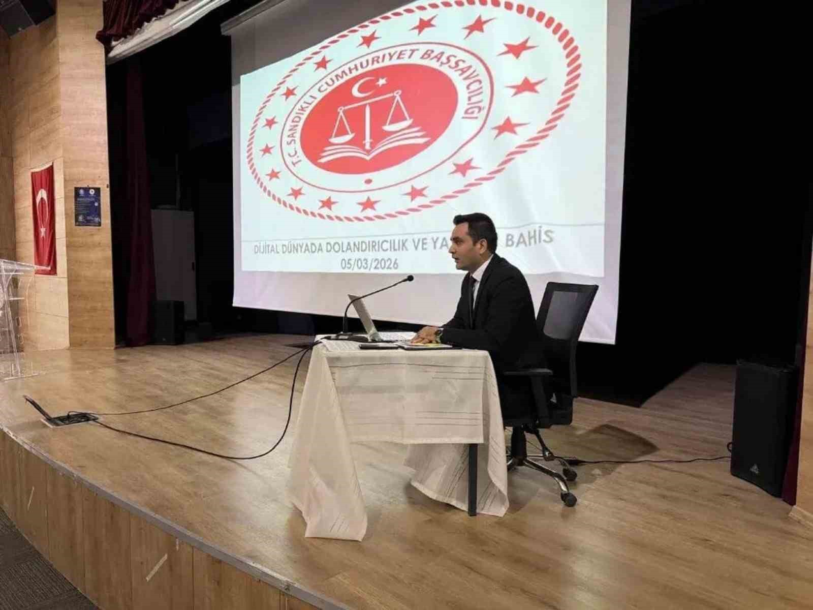 Öğrencilere siber suçlar ve yasa dışı bahisle mücadele semineri verildi
