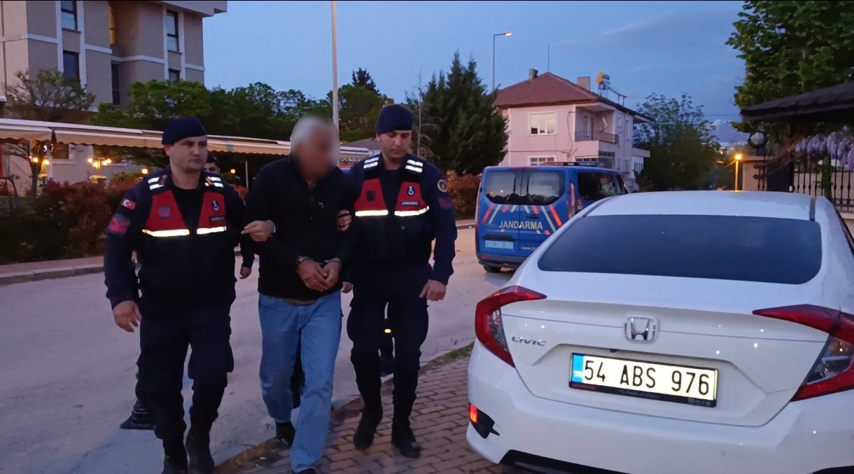 Öğrencileri taciz eden bakkal kamera kayıtlarından yakalandı

