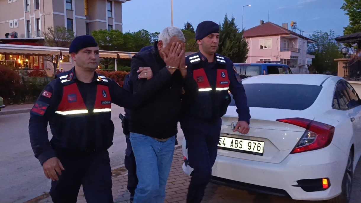 Öğrencileri taciz eden bakkal kamera kayıtlarından yakalandı
