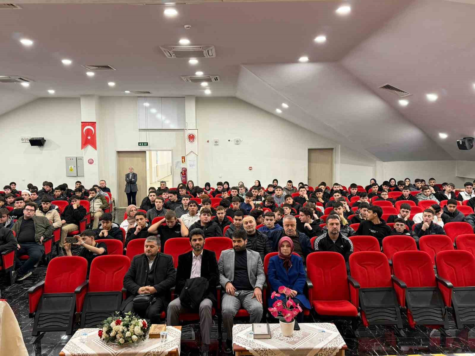 Öğrencilerin gelişimine katkı sunuyor
