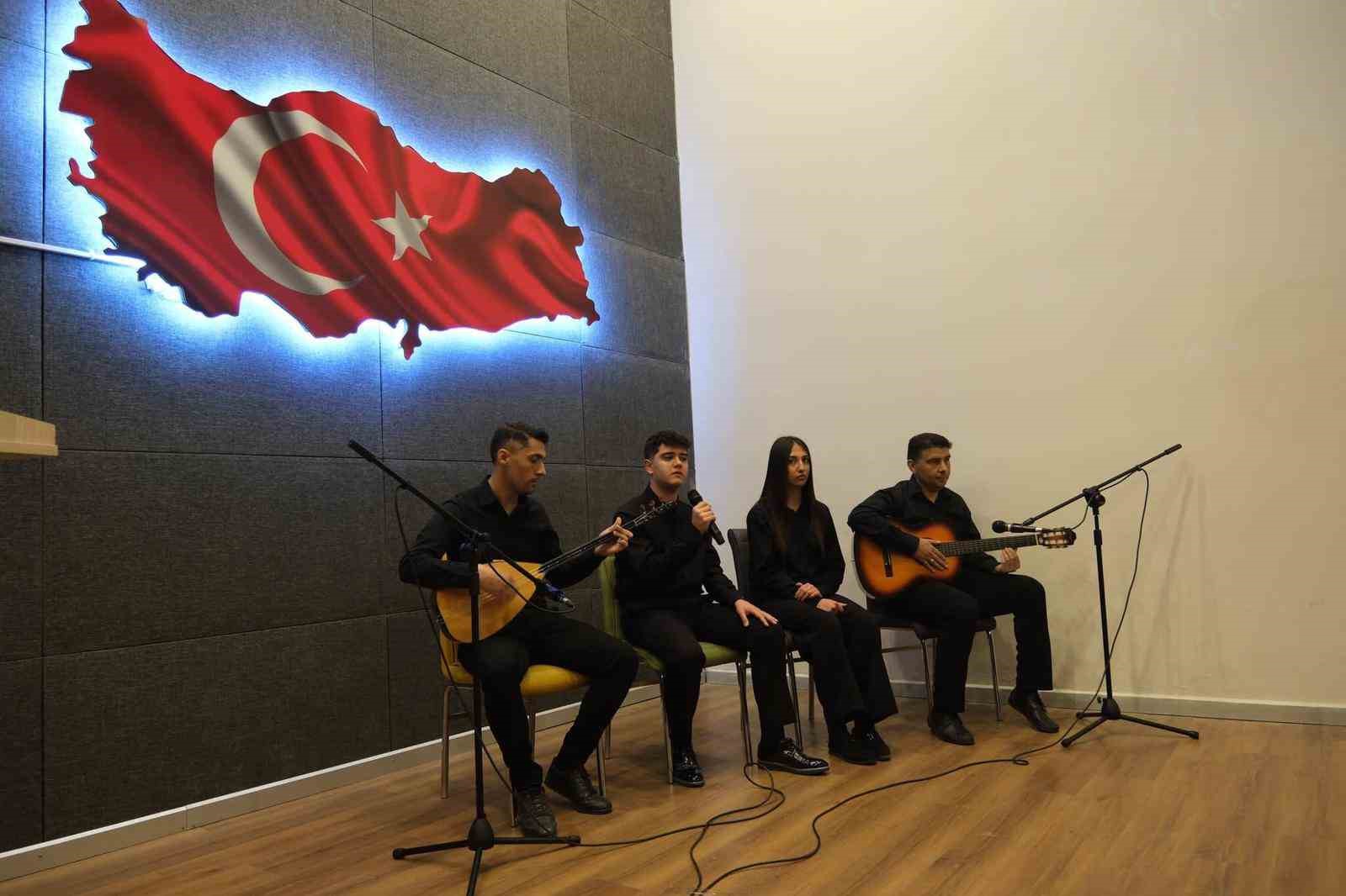 Öğrencilerin hazırladığı program büyük beğeni topladı
