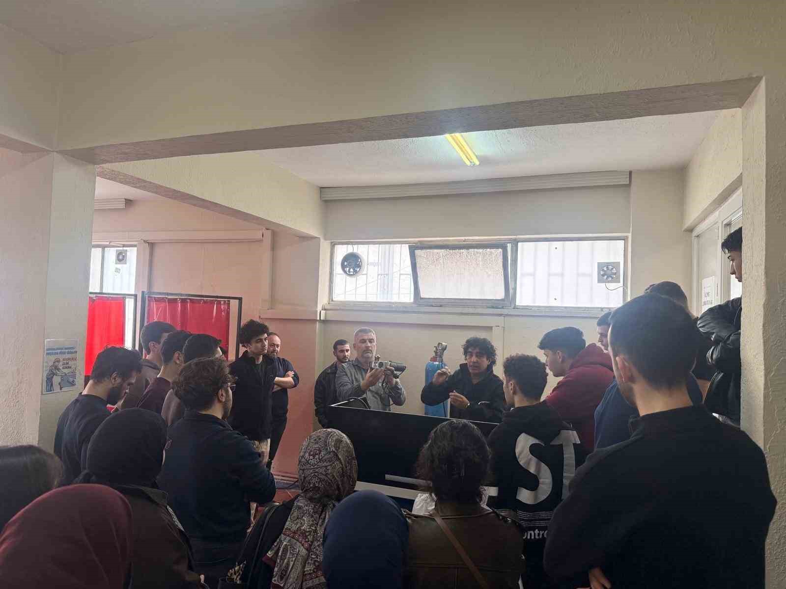 Öğrencilerin mesleki gelişimine katkı
