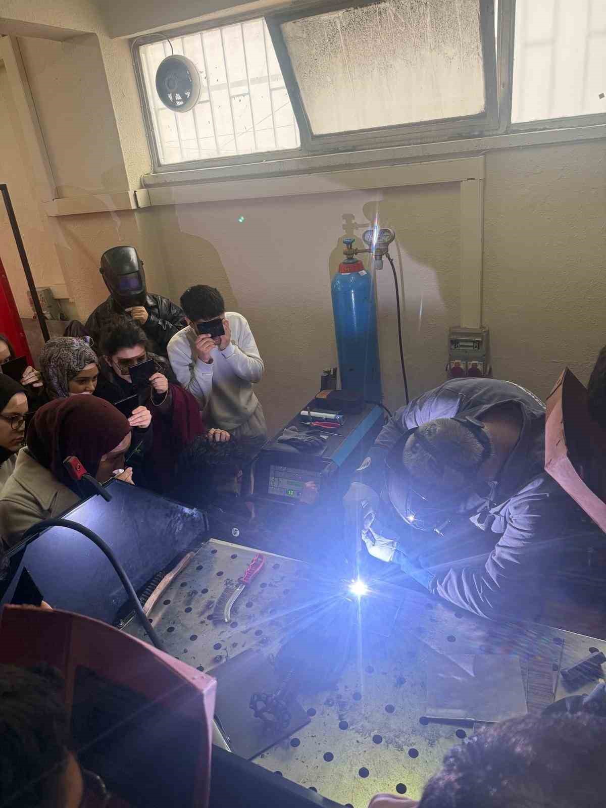 Öğrencilerin mesleki gelişimine katkı
